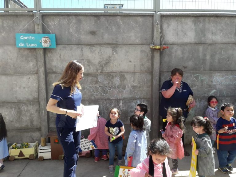 En Jardín Infantil Carita de Luna niños realizan actividad por sus